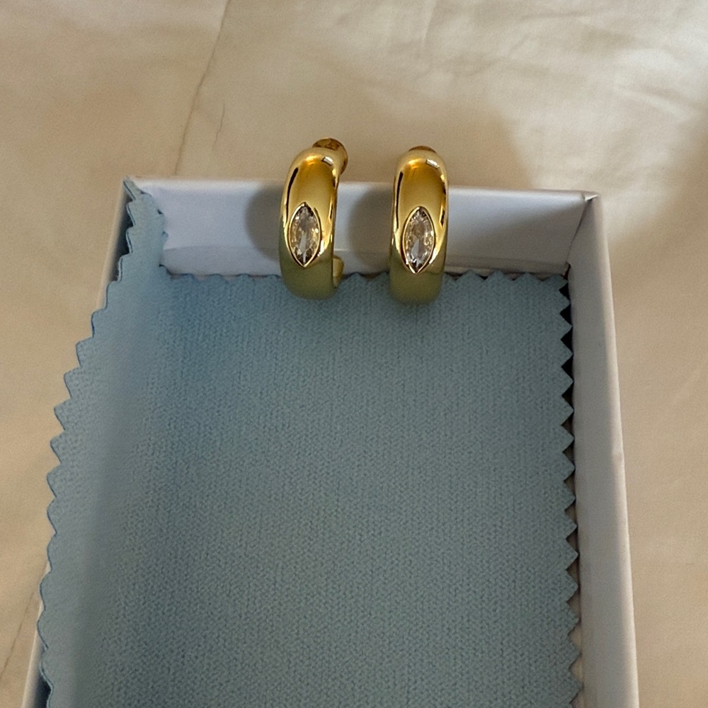 New! Elegant Gold Hoop Earrings